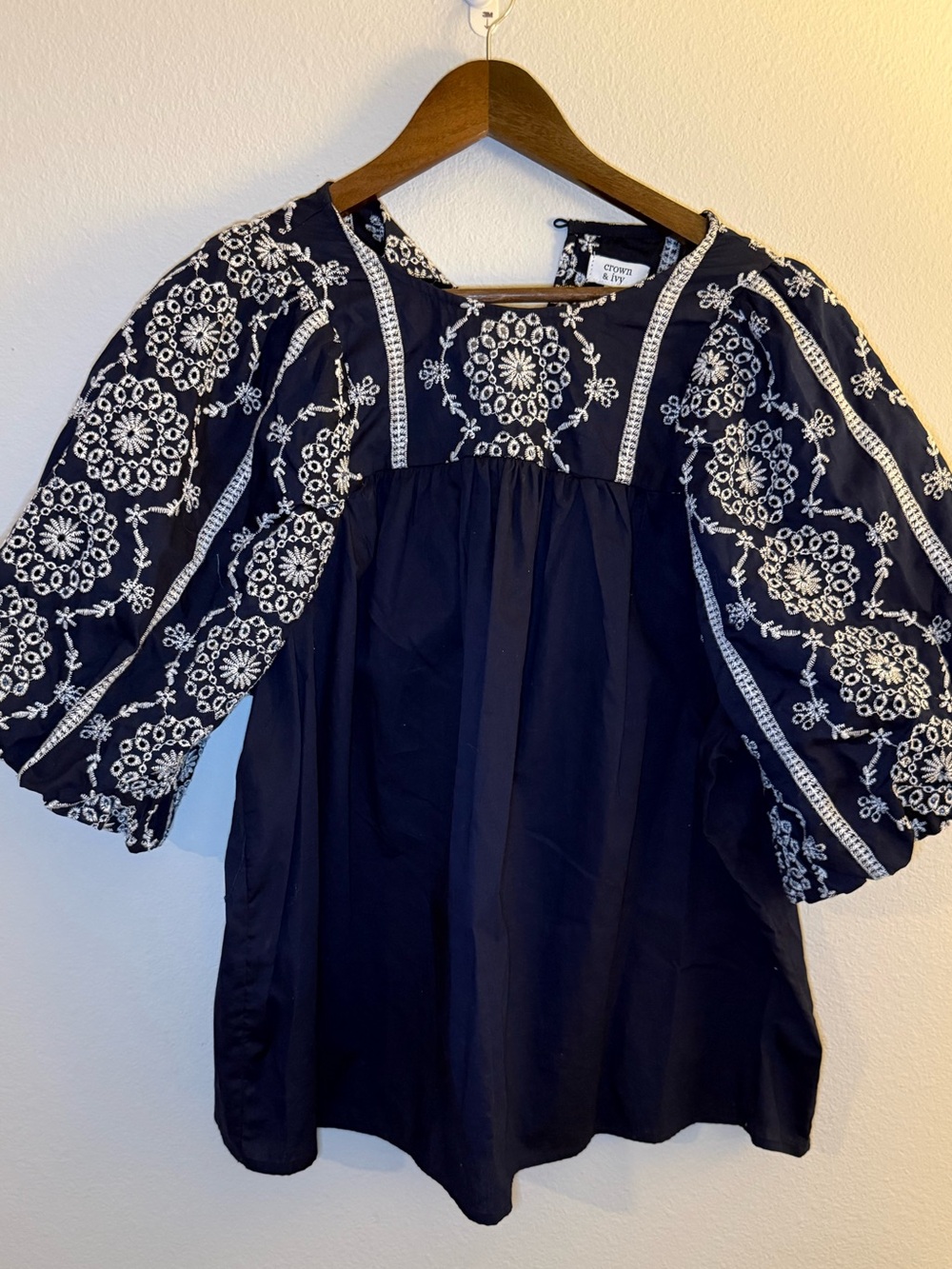 crown & ivy Navy Puff-Sleeve Embroidered Blouse